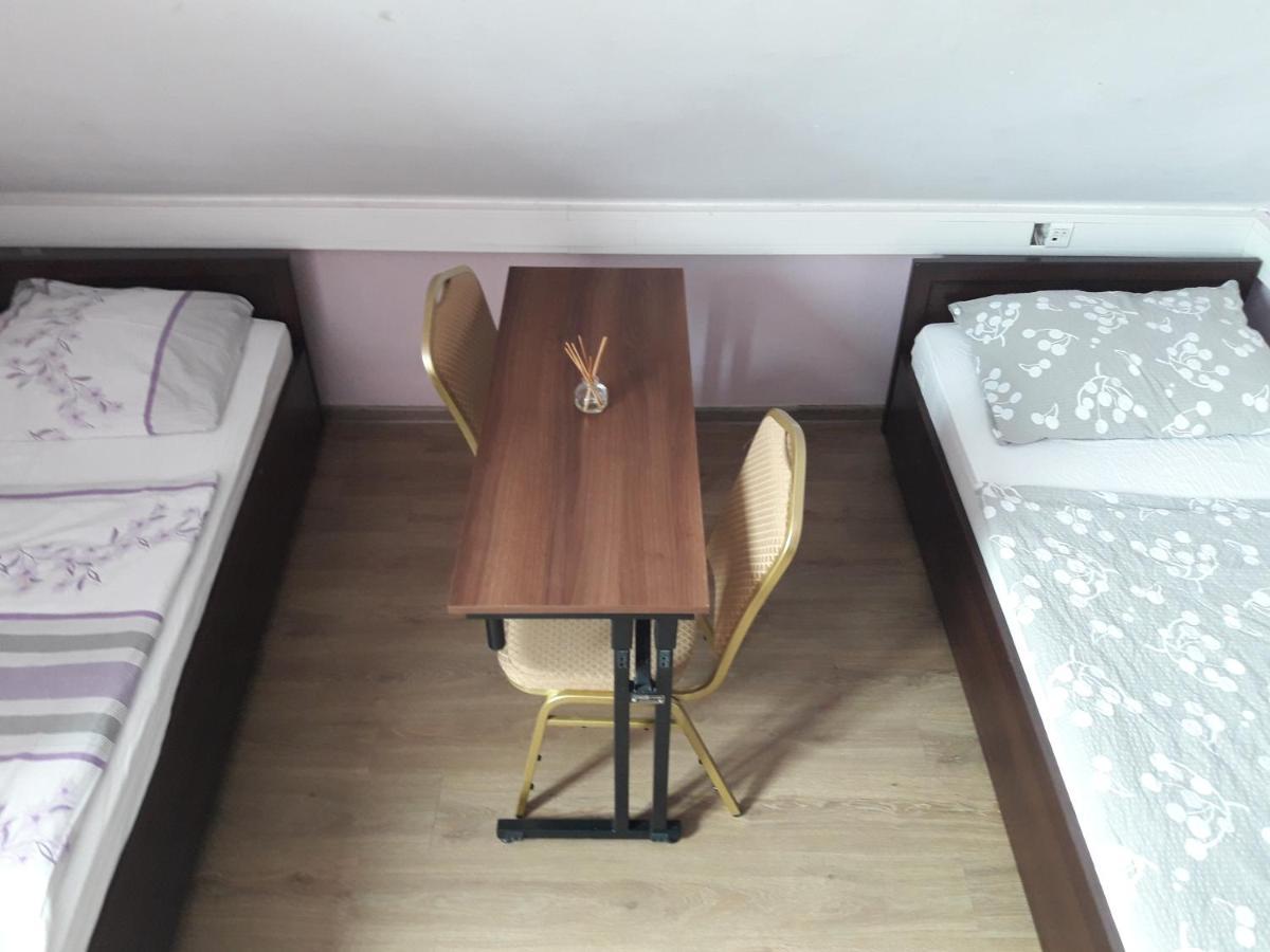Hostel Palacyk ビィドゴシュチュ エクステリア 写真
